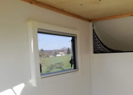 Fereastră tip copertină (cu perete dublu, montată încastrat, 3 rame) cu jaluzele [14]