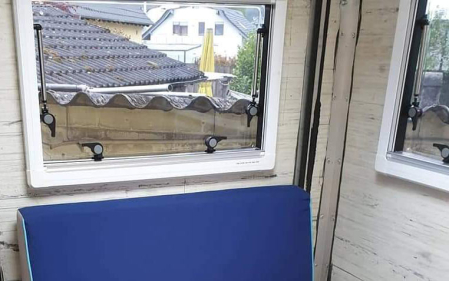 Fereastră tip copertină (cu perete dublu, montată încastrat, 3 rame) cu jaluzele [13]