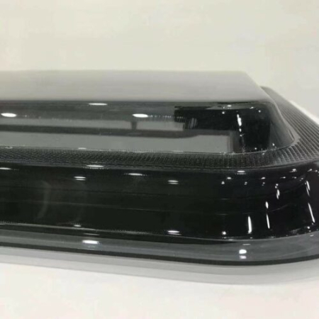 Trapă de plafon cu geam termopan, iluminare, plasă de insecte și jaluzele opace [6]