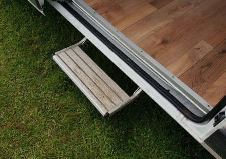 Treaptă de acces simplă, bandă de rulare cu iluminare LED de 12V [9]