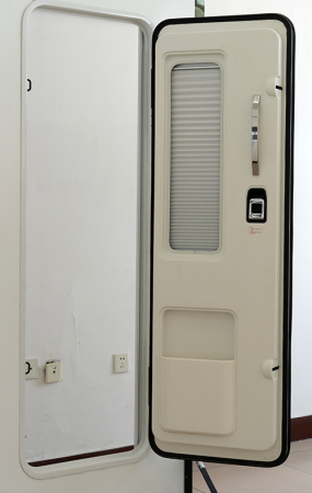 Ușă de intrare pentru rulotă, autorulotă, cutie 603×1813 mm [9]