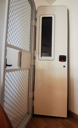 Ușă de intrare pentru rulotă/autorulotă/remorcă 580 x 1930 mm [8]