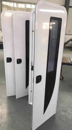 Ferestre si Usi - Ușă de intrare pentru rulotă/autorulotă/remorcă 580 x 1930 mm