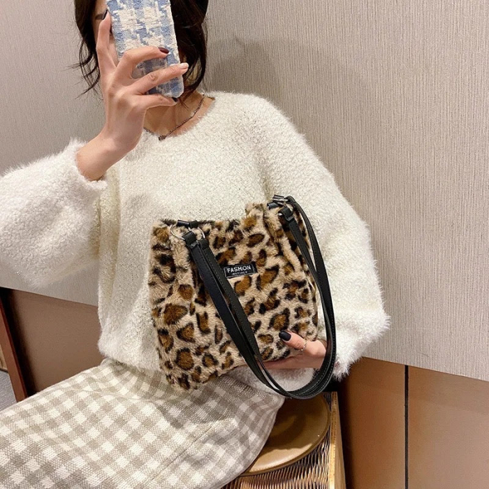 Geanta dama blana animal print [6]