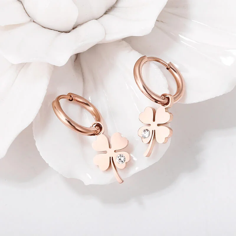Accesorii - Cercei cu frunza de trifoi aurii, eleganti si delicati