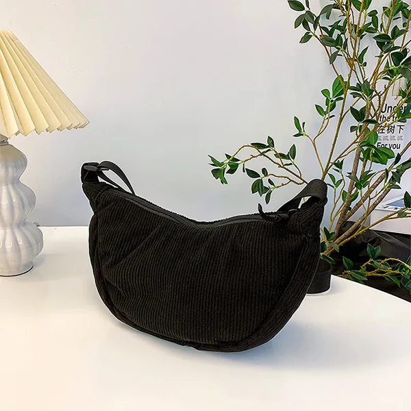Geanta Half Moon Crossbody Valeria, Spatioasa si Usoara, Din Catifea Reiata [1]