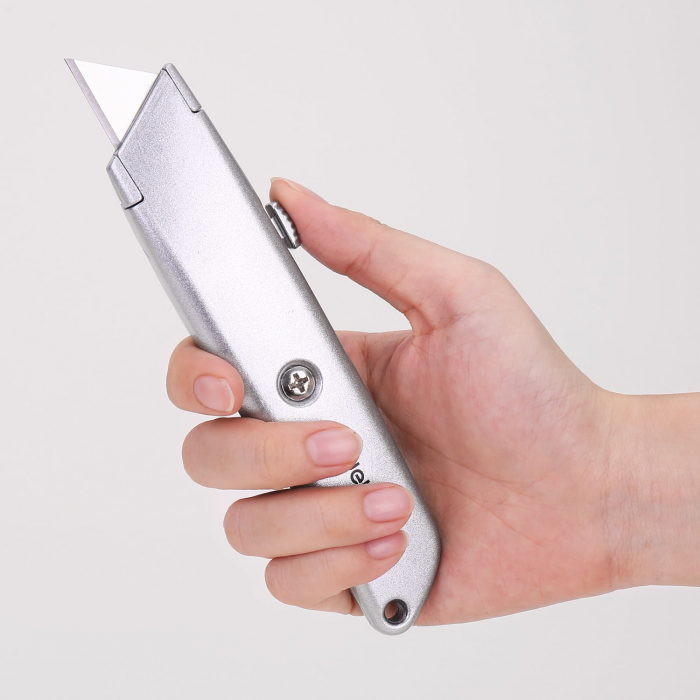 Cutter Utilitar Aluminiu Lama Magnetica Deli [2]