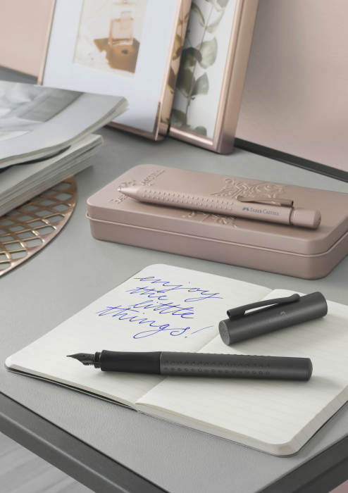 Stilou Grip 2011 Rose Cupru Ef Faber-Castell [3]