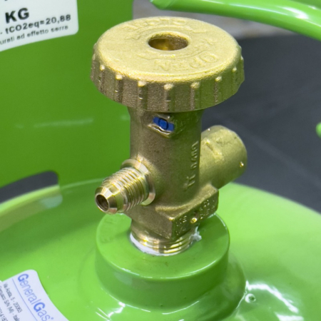 Butelie incarcata cu 5 kg freon R134A [3]