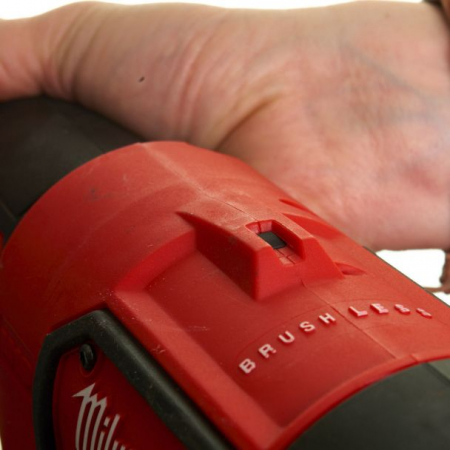 Cutit hidraulic Milwaukee cu Bluetooth, design compact [5]