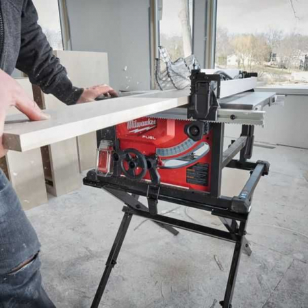 Fierastrau circular cu masa M18 FUEL, 210 mm, tehnologie avansată [3]