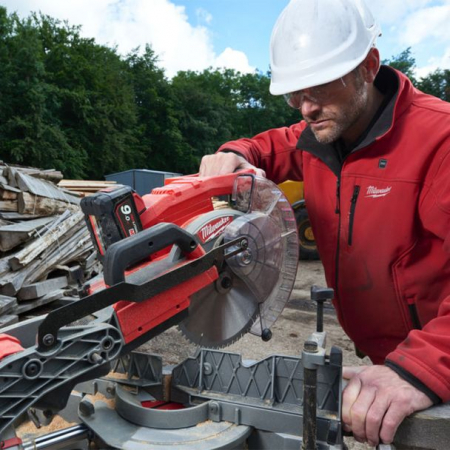 Fierăstrău stationar cu acumulator pentru tăieri precise [8]