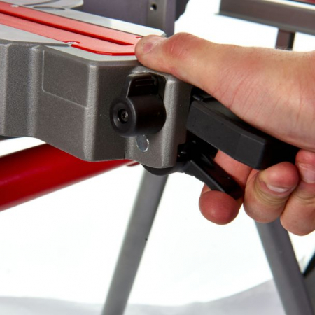 Fierăstrău stationar cu acumulator pentru tăieri precise [4]