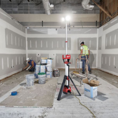 Turn de iluminat Milwaukee extensibil pentru service auto [6]