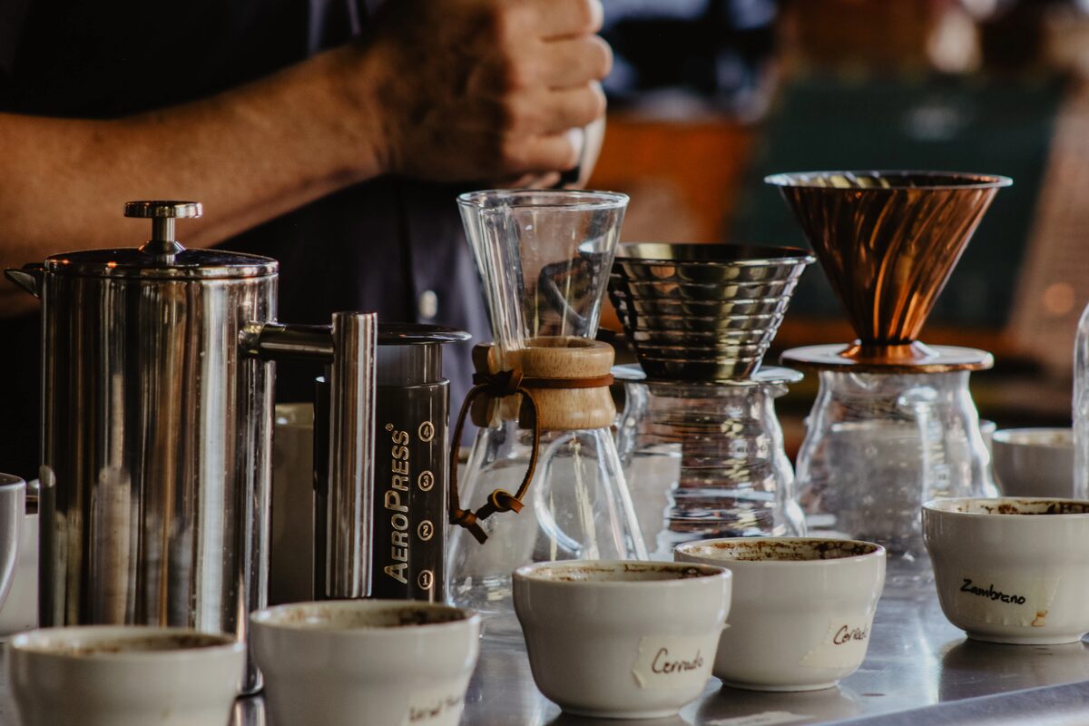 Tendințe moderne în cafea: arome, preparare și experiențe noi
