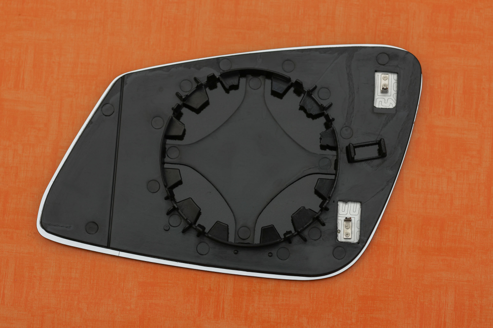 Geam oglinda BMW 1 (F20) (F21) BMW 2 (F22) (F87) (F45) BMW 3 (F30) (F80) (F31) (F34) BMW 4 (F36) BMW 5 (E60) (E61) (F07) (F10) (F11) BMW 6 (F12) BMW 7 (F01) (F02) (F03) (F04) BMW I3 BMW X1 (E84). [2]