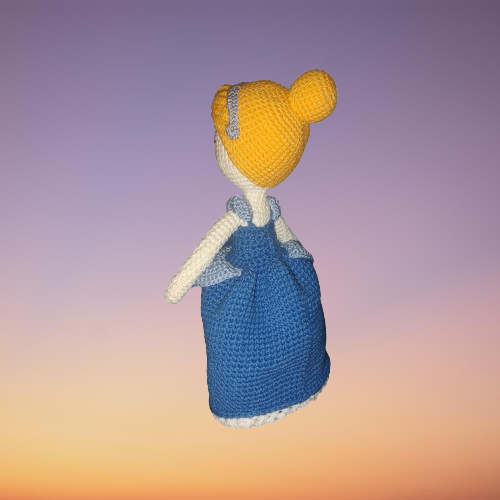 Păpușă Cenușăreasa croșetată manual [2]