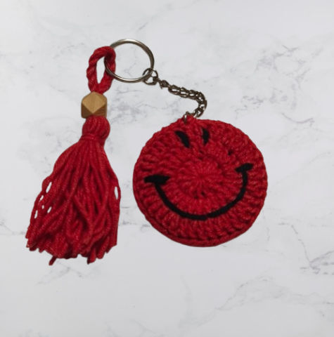 Produse croșetate - Breloc Smiley croșetat