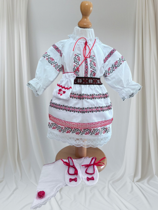 Costum traditional Aura [1]