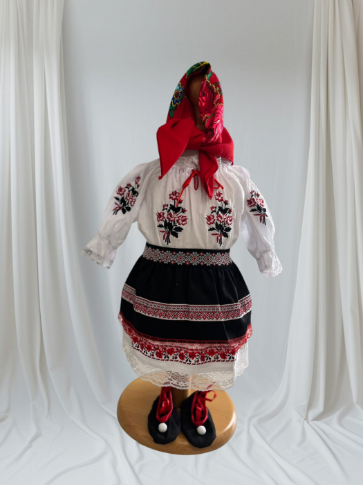 Costum national fete Nicoleta [1]