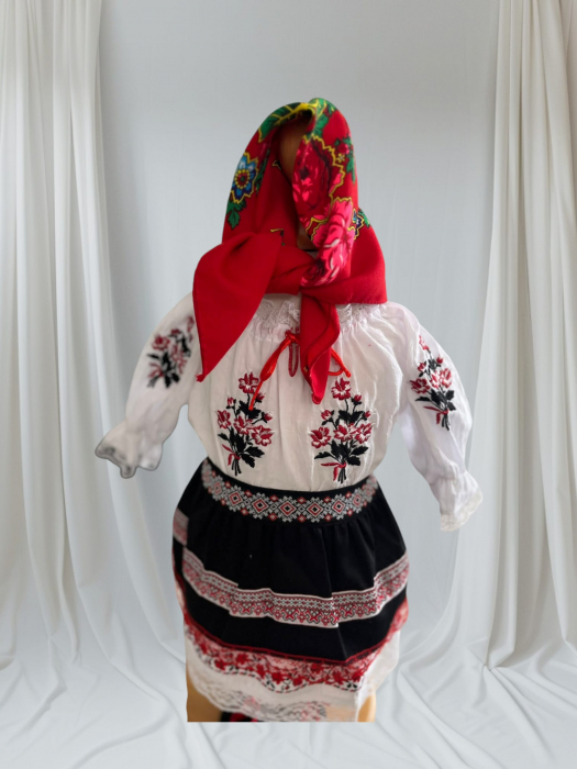 Costum national fete Nicoleta [2]
