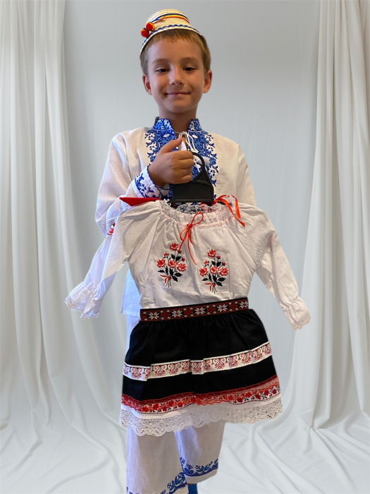 Costum national fete Nicoleta [1]