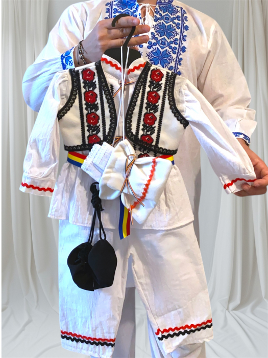 Costum national baietei [1]