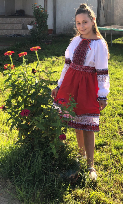 Costum traditional Lucica [4]