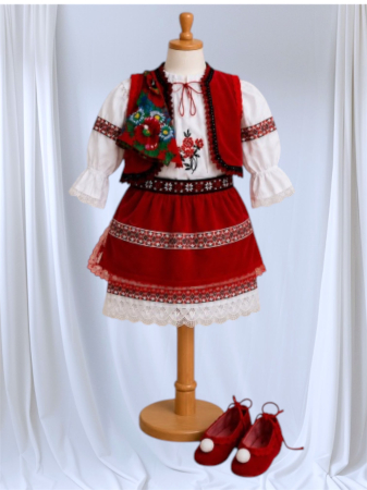 Botez si aniversari - Costum traditional pentru botez Magda