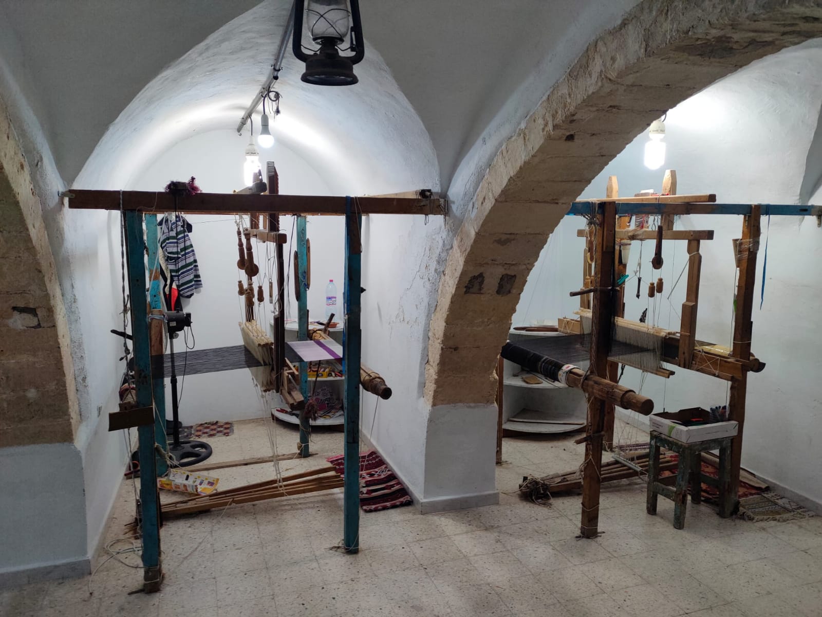 covoarelor din lână lucrate manual în cultură artizanală tradițională din Tunisia