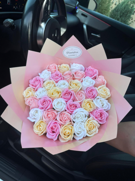 Buchet Trandafiri Roz-Alb-Roz deschis-Crem [1]