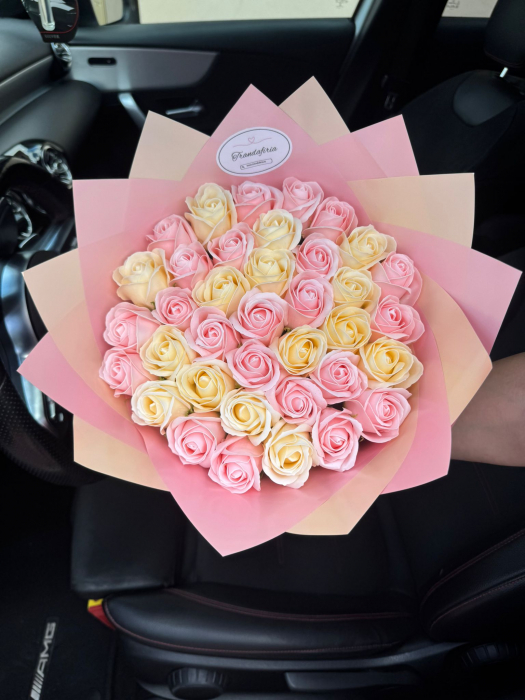 Buchet Trandafiri Roz deschis - Crem [1]