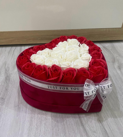 Aranjamente Florale - Inimă Mare Catifelată Inima Alb-Rosu