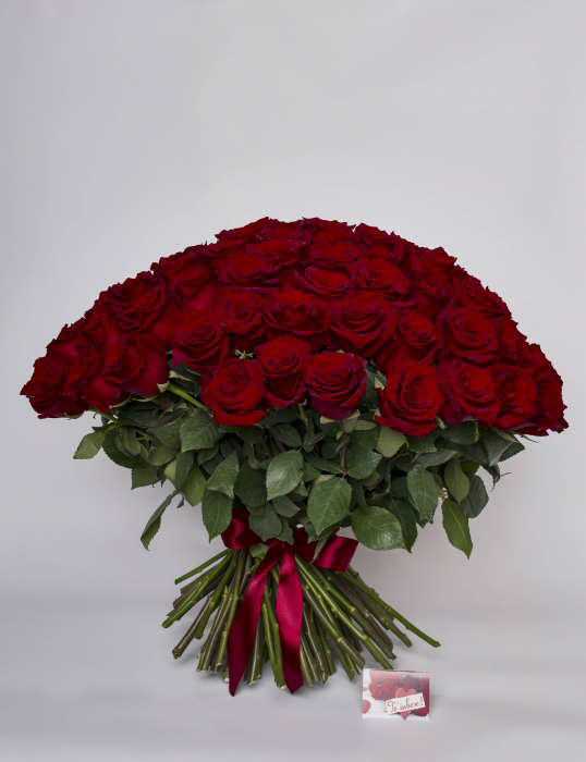 Buchet romantic 81 trandafiri roșii [2]