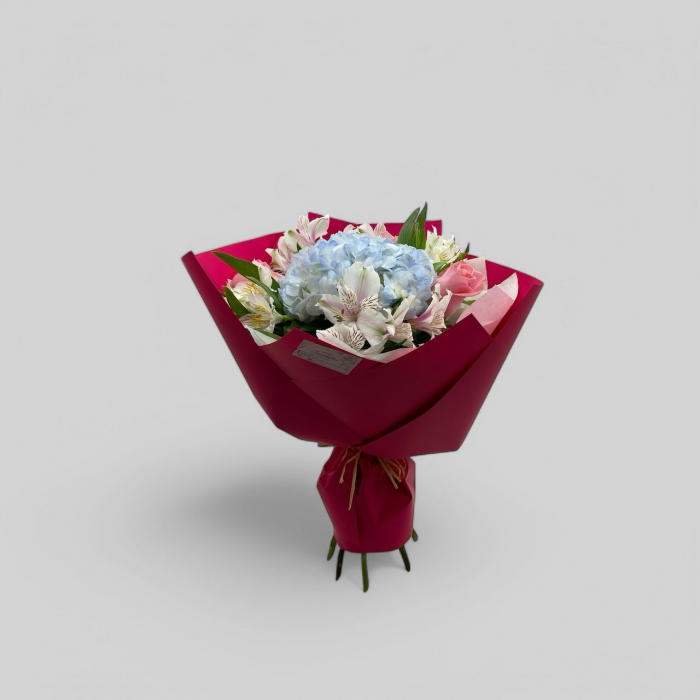 Buchet cu hortensie, trandafiri roz si alstroemeria. [2]