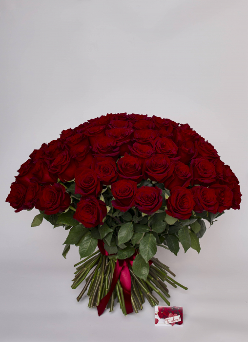 Buchet romantic 81 trandafiri roșii [3]