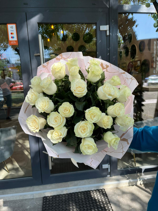 buchet 25 trandafiri albi [2]