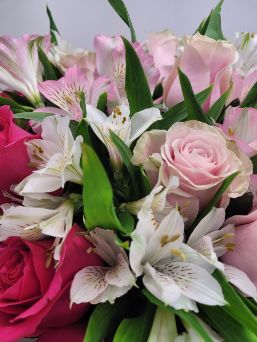 Buchet combo trandafiri si alstroemeria [3]
