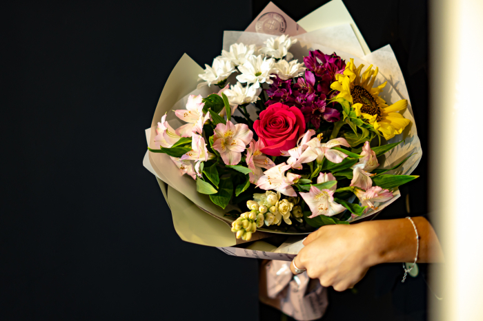 Buchet floral cu flori de sezon [2]
