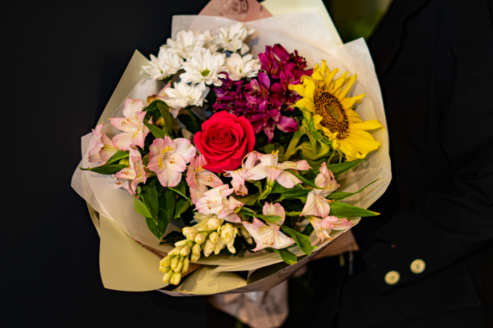 Buchet floral cu flori de sezon [3]