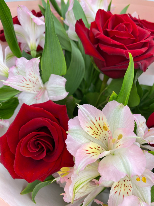 Buchet mixt 5 trandafiri [2]