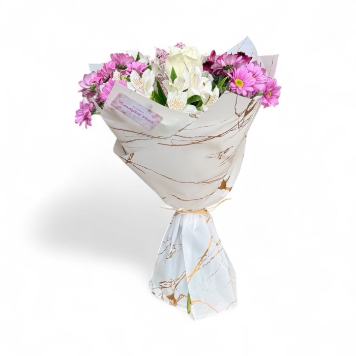 Aranjament mixt cu trandafir, solidago, crizanteme și alstroemeria. [2]