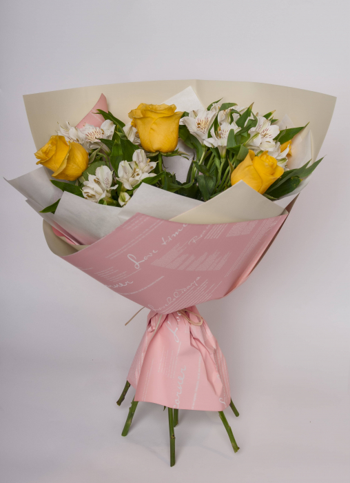 Buchet trandafiri și alstroemeria [2]