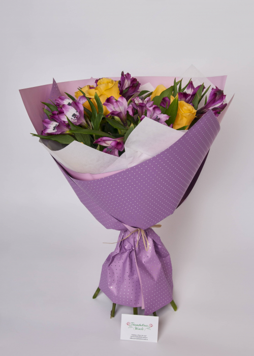 Buchet trandafiri și alstroemeria [1]