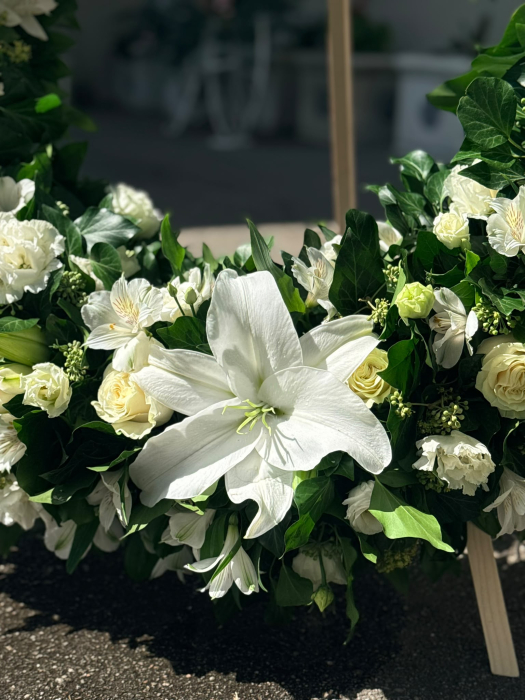 Coroana flori albe 95cm [2]
