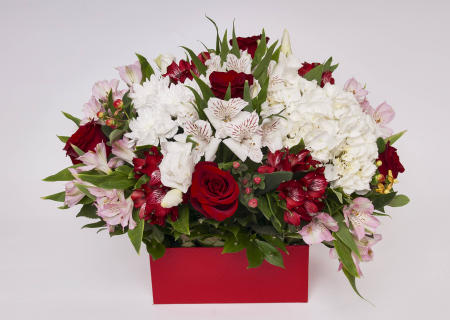 Aranjamente cu flori elegante - Aranjament floral cutie