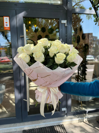 buchet 25 trandafiri albi [2]