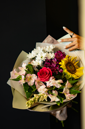 Buchete cu flori elegante - Buchet floral cu flori de sezon