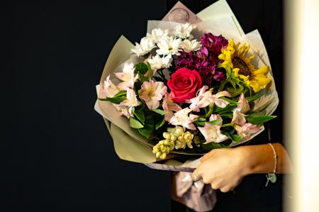 Buchet floral cu flori de sezon [1]