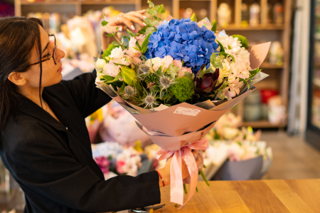 Buchete cu flori de primavara - Buchet hortensia blue